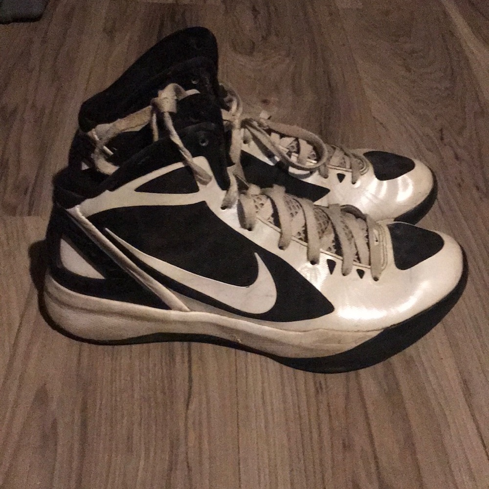 Nike hyperdunk shoes 2010 model